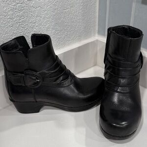 Dansko Tabitha Black Leather Comfort Ankle Zip Bootie Women's